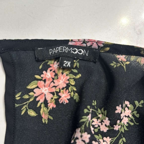 Paper moon 2 x blouse black background floral short sleeve scoop neck - Picture 3 of 5